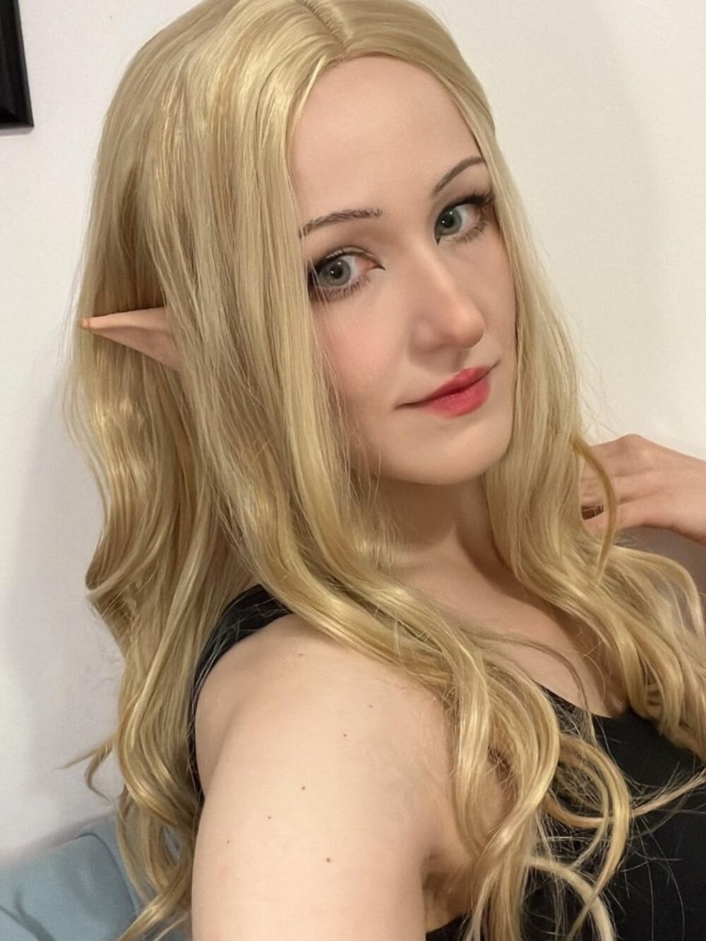 Women's Blonde 26in Long Wavy Wig Middle Part Heat Resistant Soft Synthetic